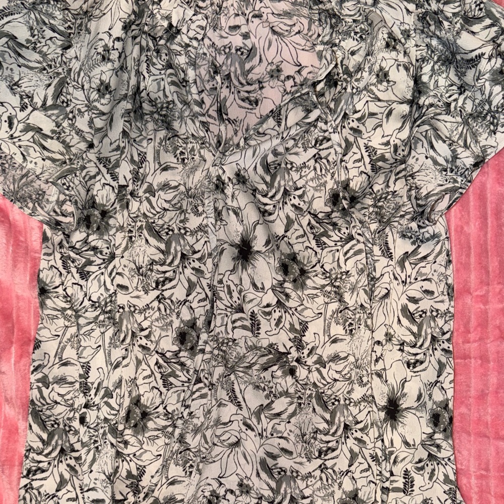 JODIFL Black and White Floral Blouse